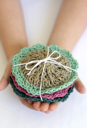 http://persialou.com/wp-content/uploads/2015/07/crochet-hemp-scrubbies6-304x450.jpg