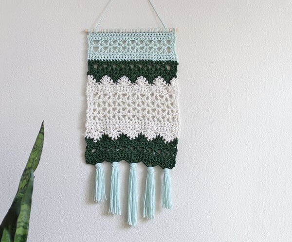 http://persialou.com/wp-content/uploads/2016/07/crochet-wall-hanging-51-600x498.jpg