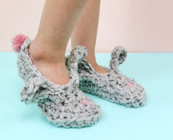 http://persialou.com/wp-content/uploads/2017/04/crochet-bunny-slippers31-600x486.jpg