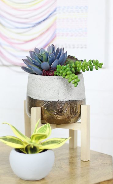 http://persialou.com/wp-content/uploads/2017/05/mini-planter-stand1-370x600.jpg