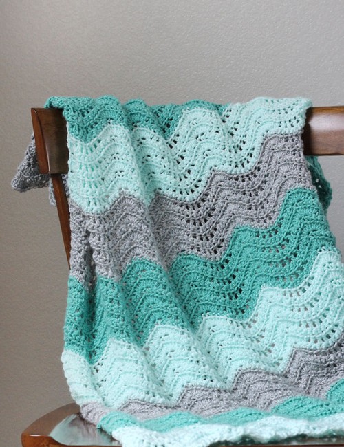 crochet feather and fan baby blanket - free crochet pattern