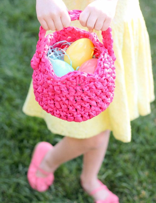 crochet an easter basket out of plastic yarn! Make your own colorful plastic yarn from old party tablecloths
