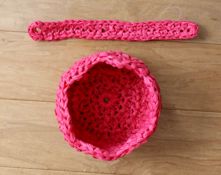 crochet an easter basket out of plastic yarn! Make your own colorful plastic yarn from old party tablecloths