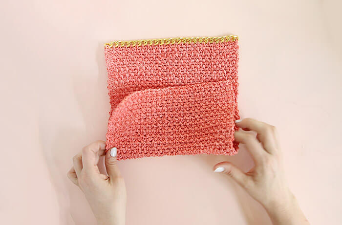 Chain Edge Raffia Crochet Clutch Pattern - love the gold chain detail