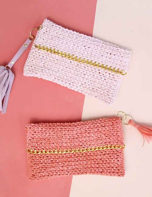 Chain Edge Raffia Crochet Clutch Pattern - love the gold chain detail