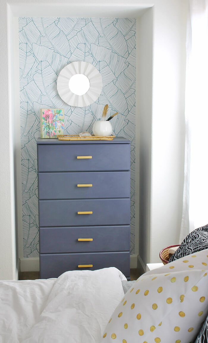 colorful modern bedroom - love that wall paper! 