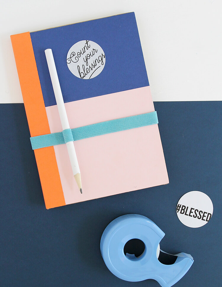 DIY gratitude journal - cute color blocking, free printable label, and instructions for making an elastic band/pen holder