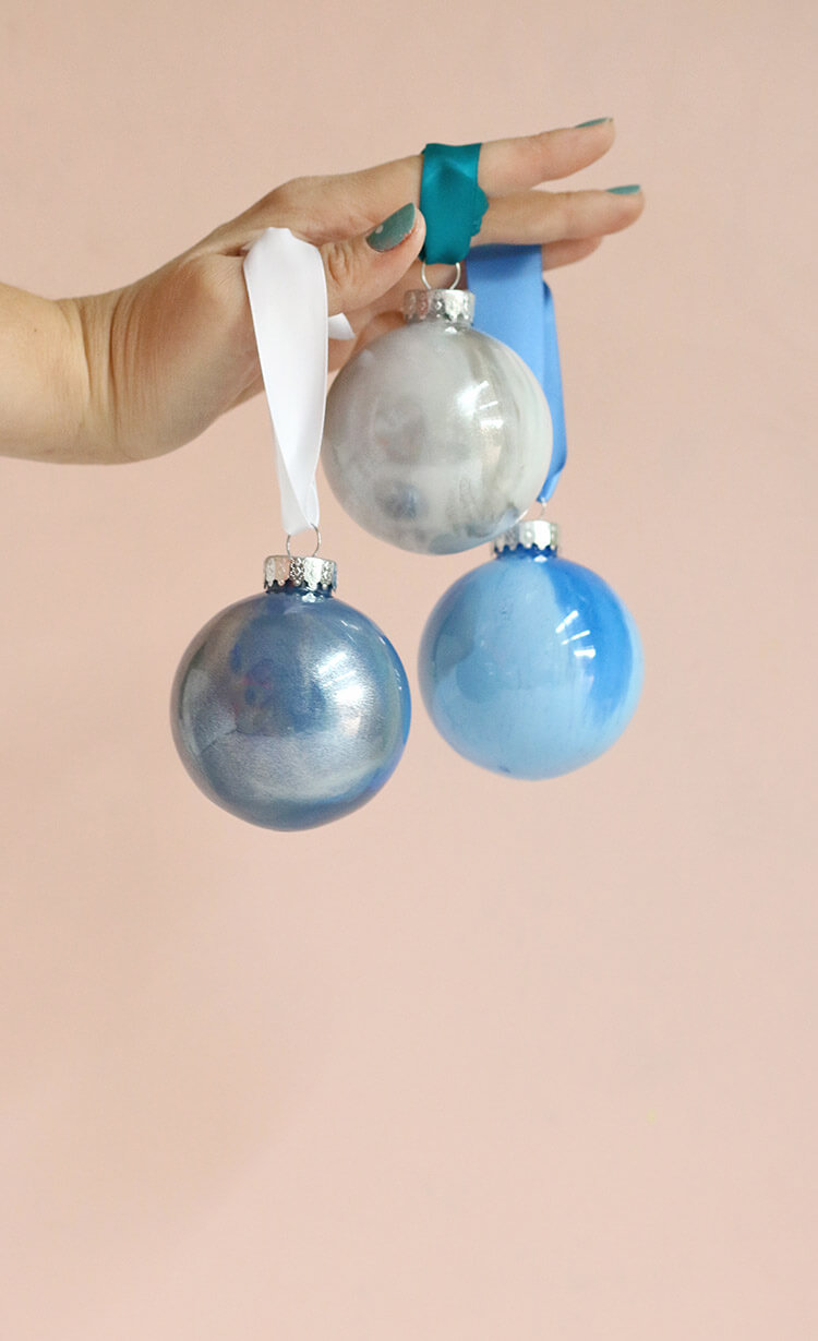 DIY marbled paint filled ornaments - this project is simple and a lot of fun - perfect for customizing ornaments for your tree