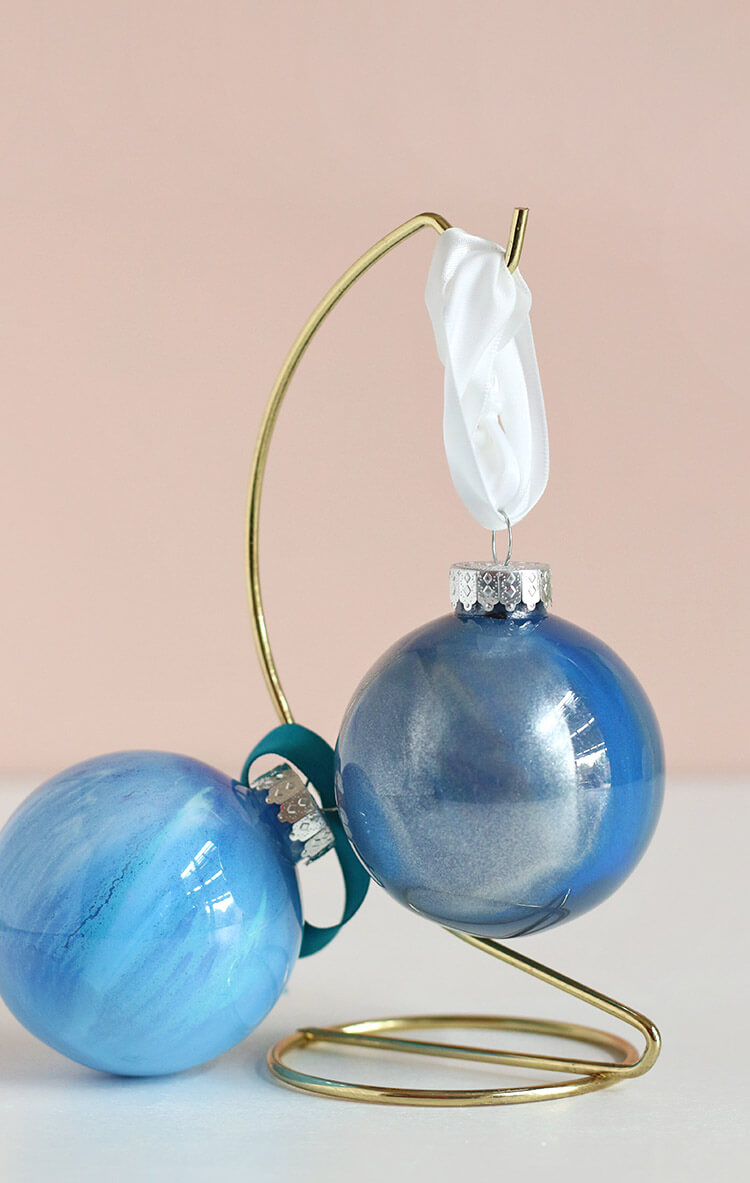 DIY marbled paint filled ornaments - this project is simple and a lot of fun - perfect for customizing ornaments for your tree