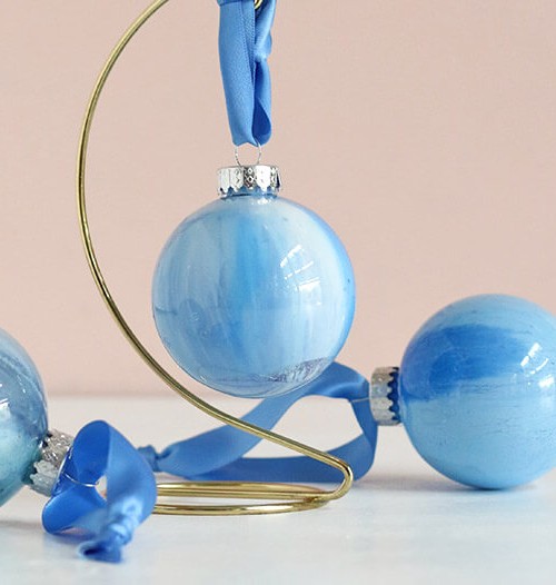 DIY marbled paint filled ornaments - this project is simple and a lot of fun - perfect for customizing ornaments for your tree