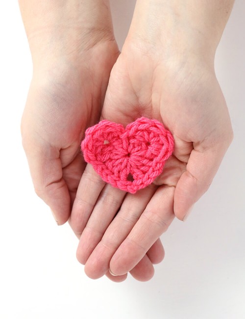 how to crochet a heart - free heart pattern