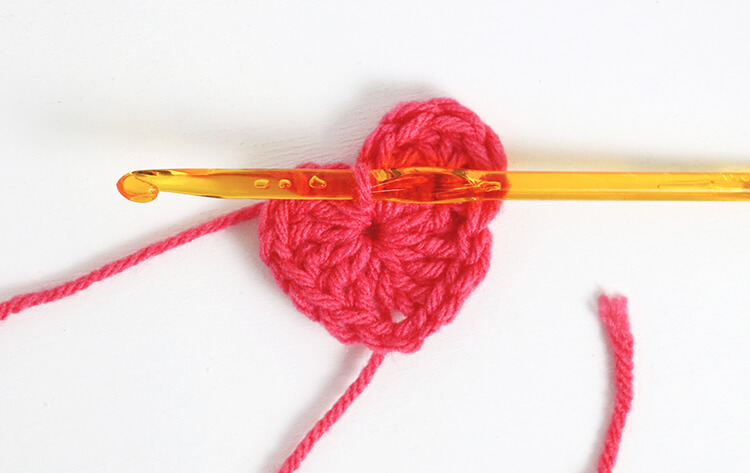 how to crochet a heart - round 2
