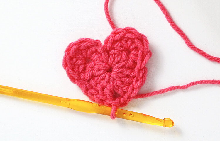 how to crochet a heart - round 2