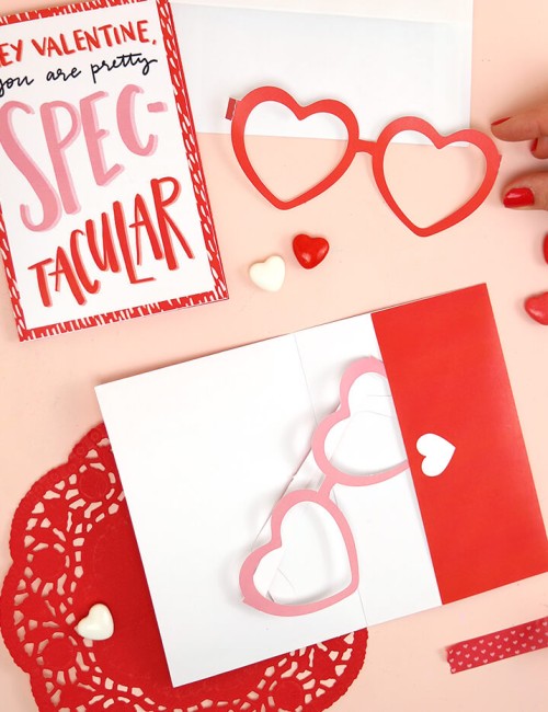 printable heart shaped glasses valentines - so cute! Love these free printable valentines for a last-minute card and gift for your sweetheart or galentine