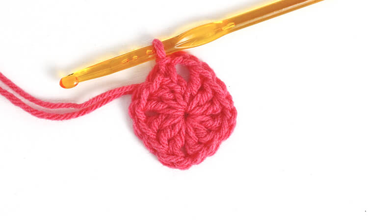 how to crochet a heart - round 1