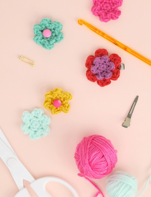 how to crochet flowers - simple flower pattern