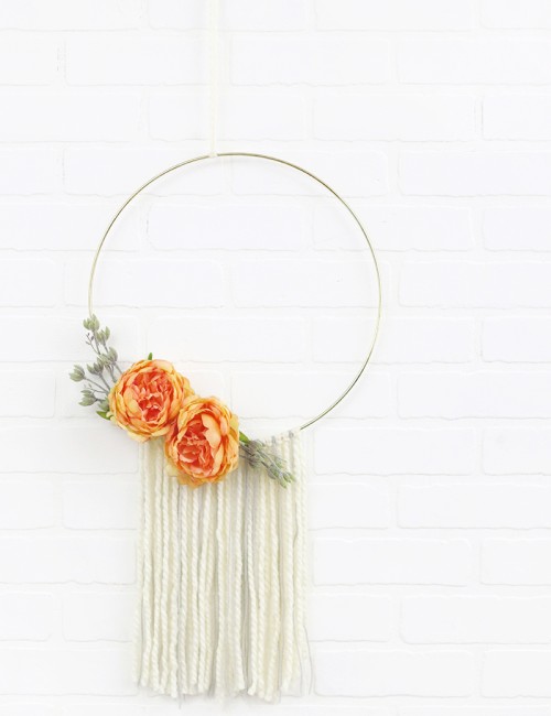 diy modern fall wreath - simple hoop wreath with yarn and flowers