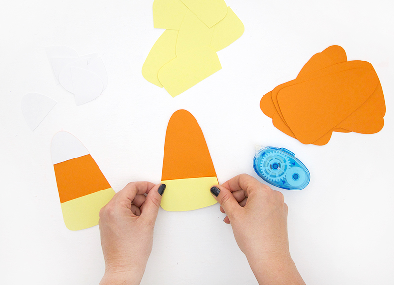 make candy corns - diy halloween candy banner