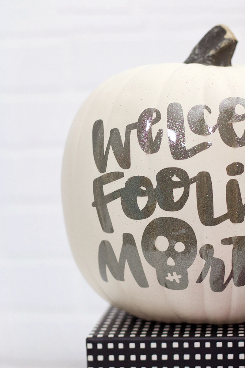 diy glitter vinyl pumpkin for halloween - no carve pumpkin idea