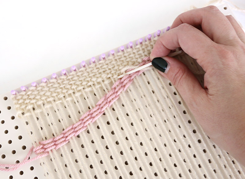 fill in above curved rows diy weaving bag project